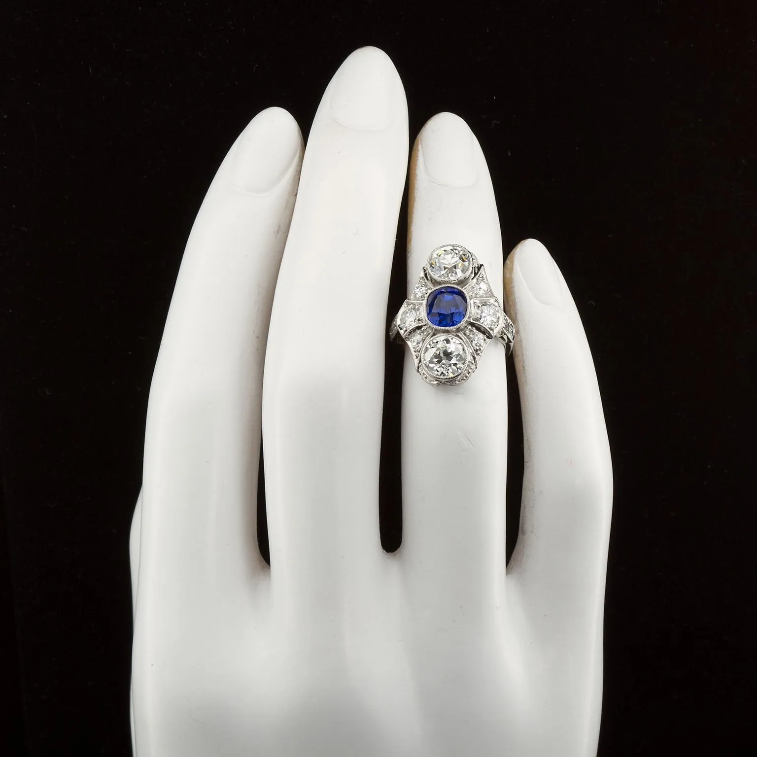 Art Deco Kashmir No Heat Sapphire 1.66 Carat and Diamond Ring AGL Cert