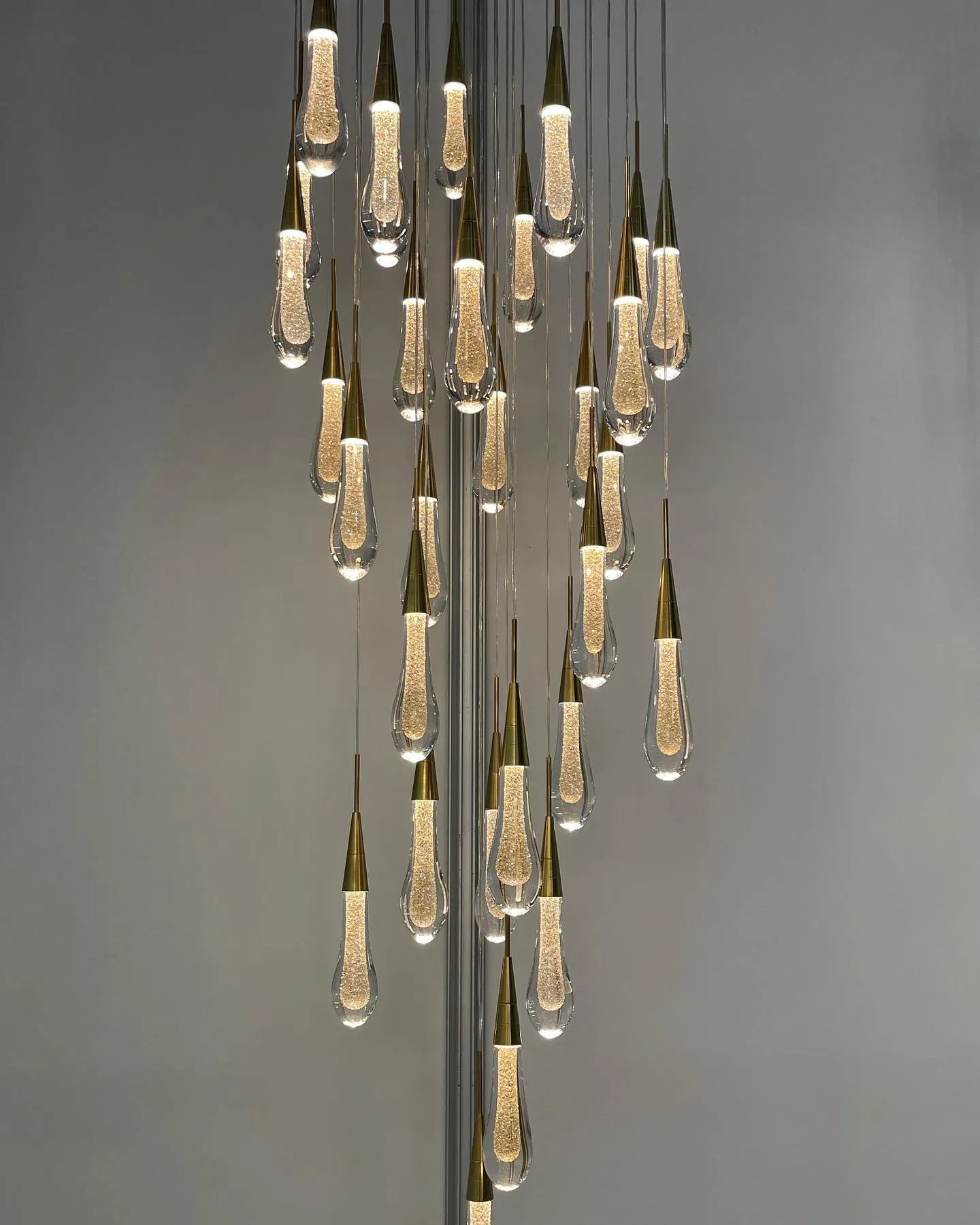 Modern Cascade Raindrop Round Spiral Crystal Chandelier for Staircase/Foyer