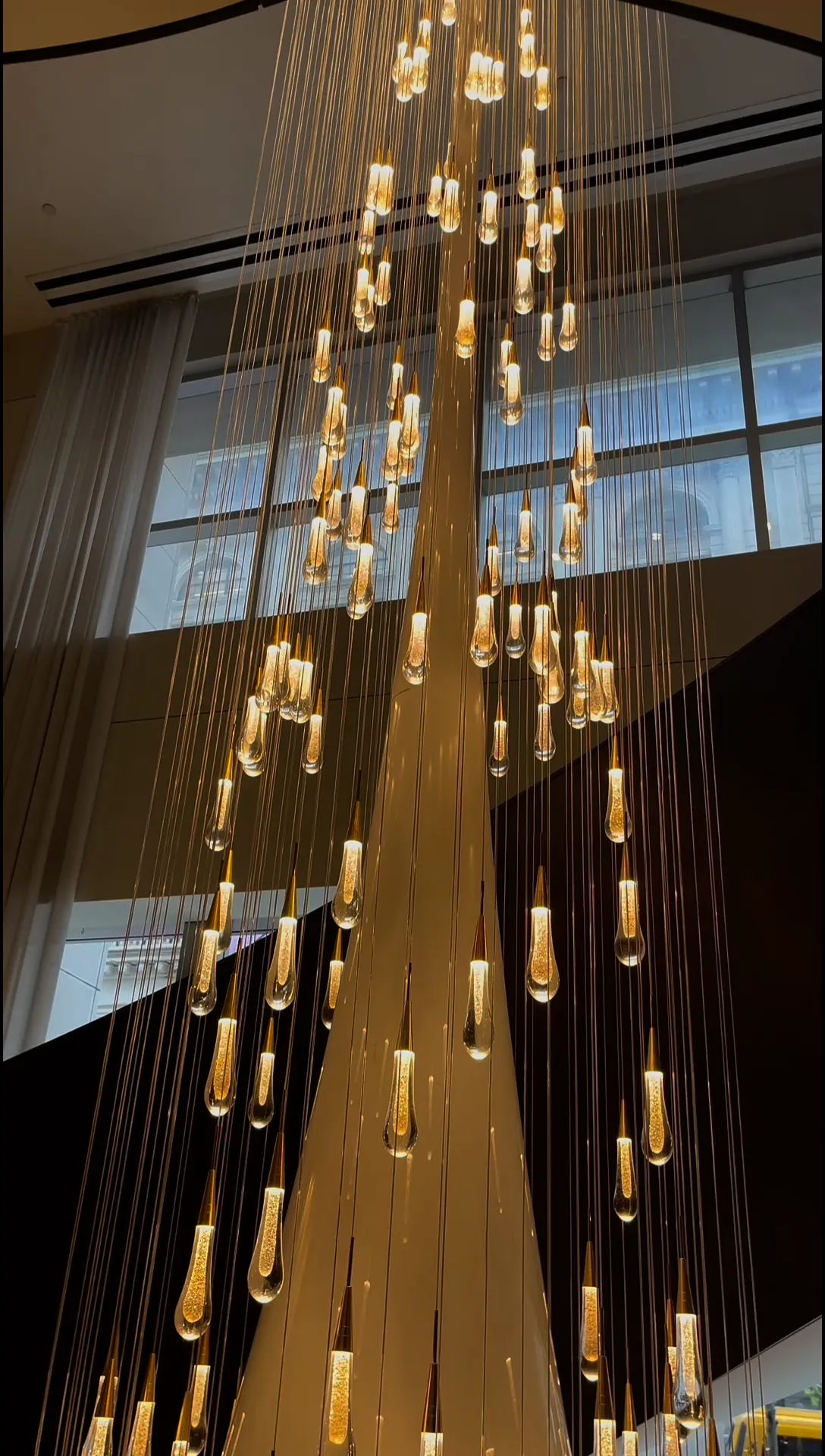 Modern Cascade Raindrop Round Spiral Crystal Chandelier for Staircase/Foyer