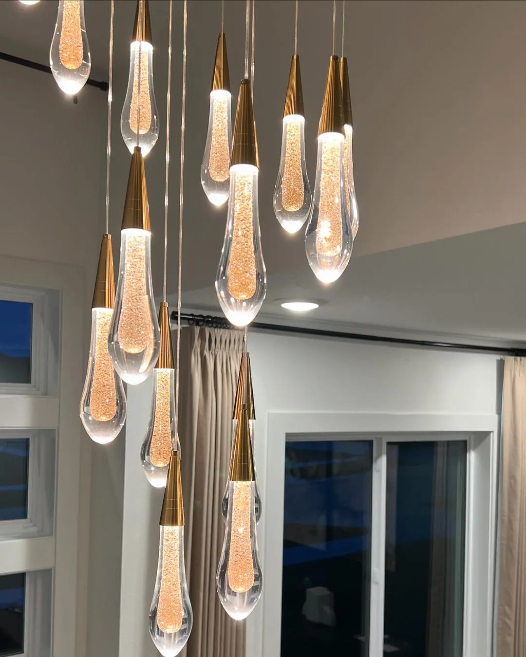 Modern Cascade Raindrop Round Spiral Crystal Chandelier for Staircase/Foyer