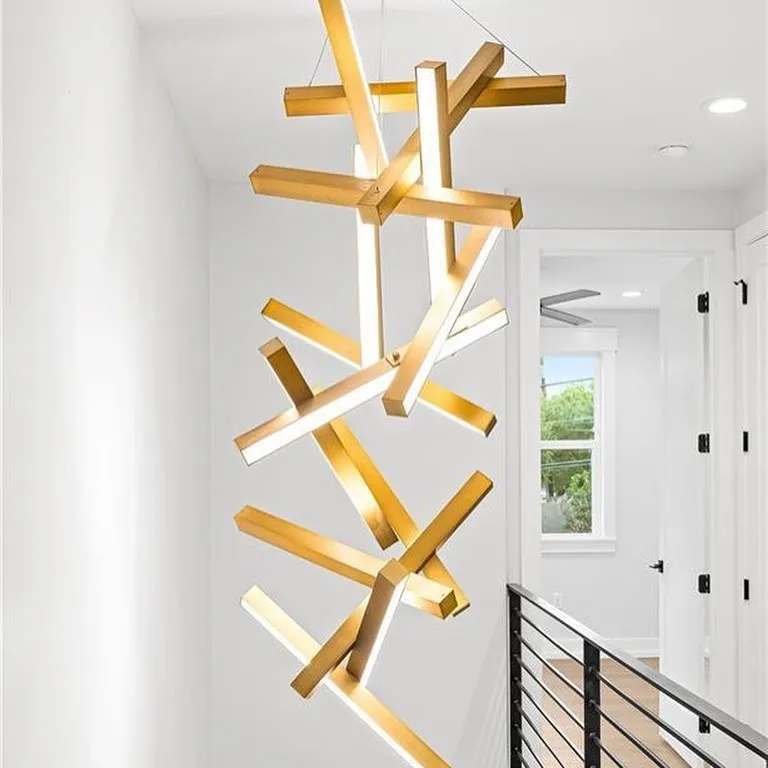 Modern Vertical Geometric Aluminum Pendant for Staircase/Foyer/High-ceiling