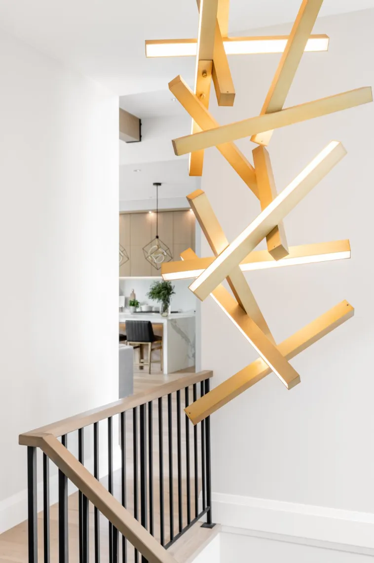 Modern Vertical Geometric Aluminum Pendant for Staircase/Foyer/High-ceiling