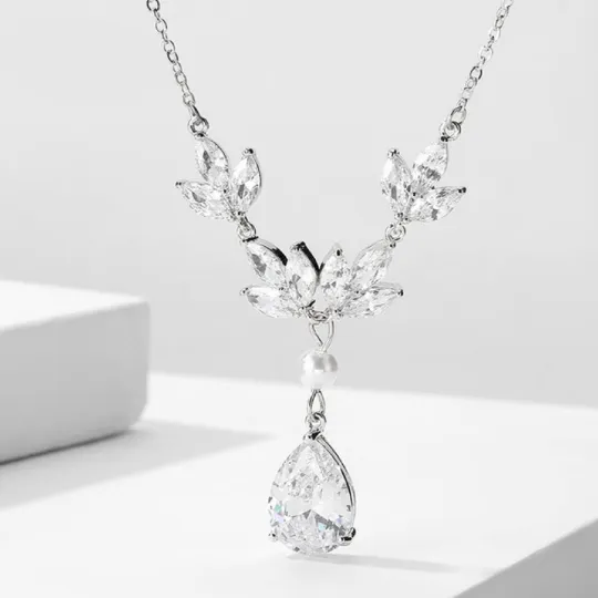 Senna Diamond   Pearl Necklace