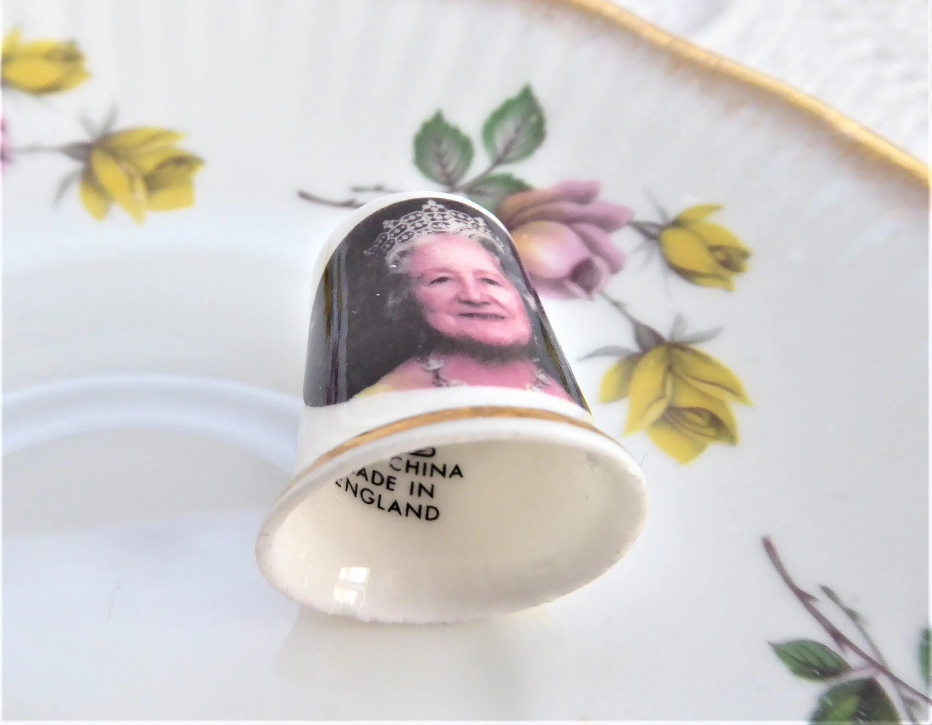 Thimble Queen Mum Elizabeth 100th Birthday 2000 Bone China